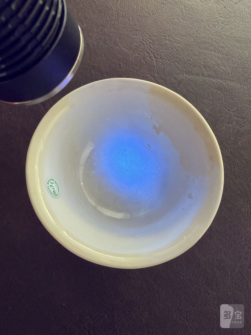 明嘉靖 白釉暗刻龙纹高足杯 - 图17